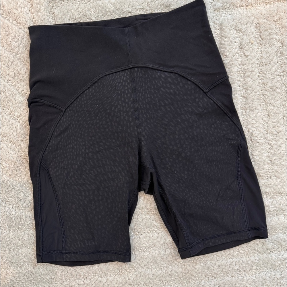 Lululemon Women's Unlimit High Rise 8" Shorts Mesh Black Nulu Sz 6
